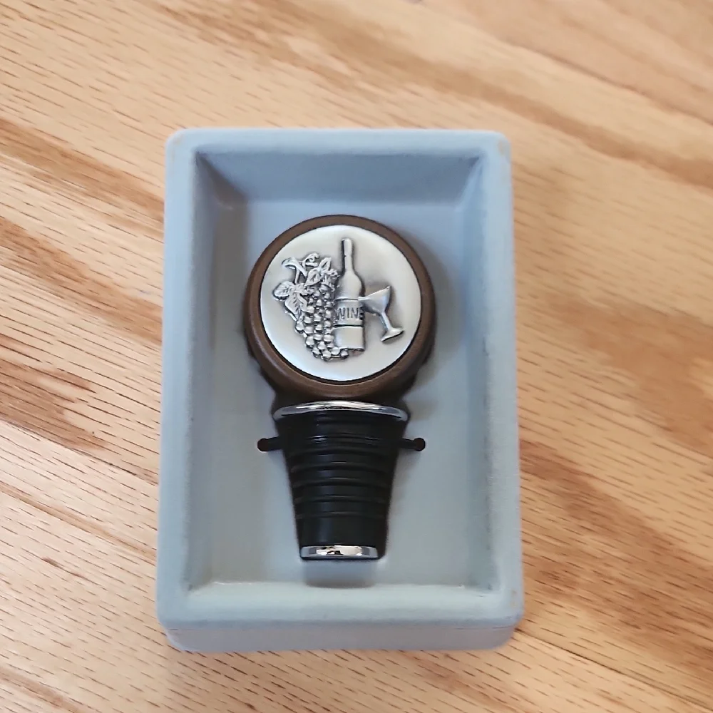 NIB Prodyne Medallion Bottle Stopper